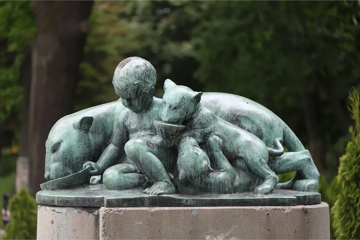 Афиша: Памятники искусства и истории в ландшафте Калининградского зоопарка